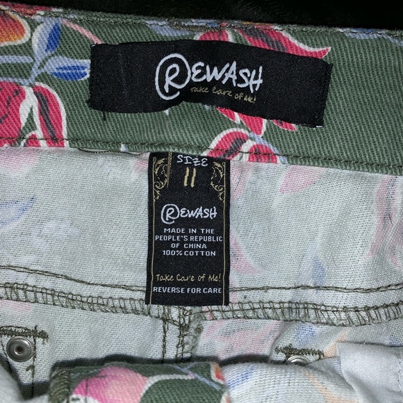 Shorts - Picture 4 of 4